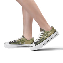 Load image into Gallery viewer, Women's Classic Low Top Canvas Shoes