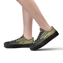 Load image into Gallery viewer, Women's Classic Low Top Canvas Shoes