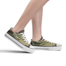 Load image into Gallery viewer, Women's Classic Low Top Canvas Shoes